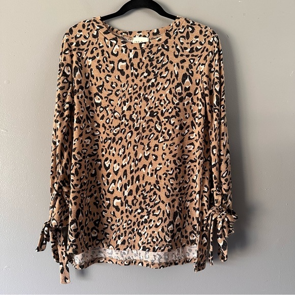 143‎ Story by Line Up Flare Sleeve with Tie Detail Sweater | Leopard Print - Picture 1 of 7